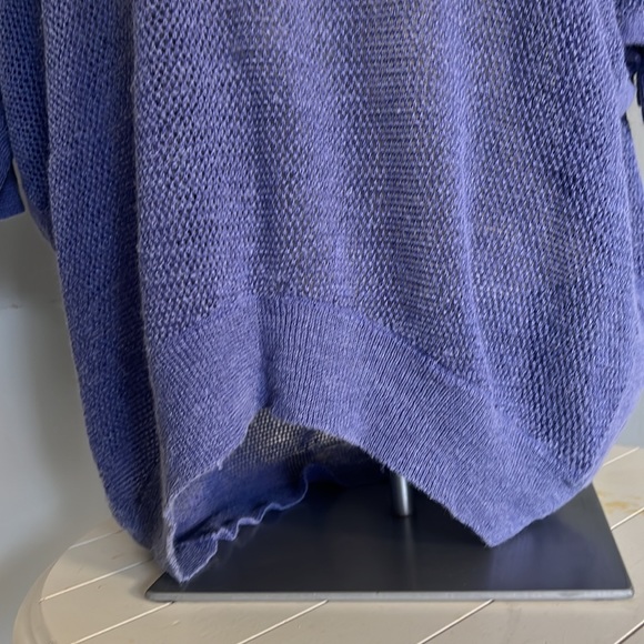 Periwinkle loose linen and cotton knit top with high/low hem and 1/2 sleeves - Picture 3 of 6